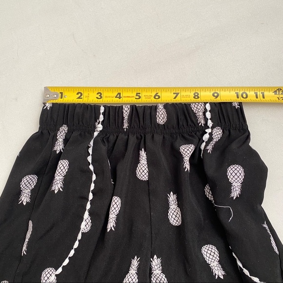 RMLA black and white pineapple shorts 12 - Picture 4 of 6